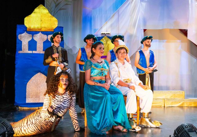 Una historia mágica con un público entregado: así fue el espectacular musical Aladdin del grupo de artes escénicas del Colegio Sagrado Corazón de Calasparra - 3, Foto 3