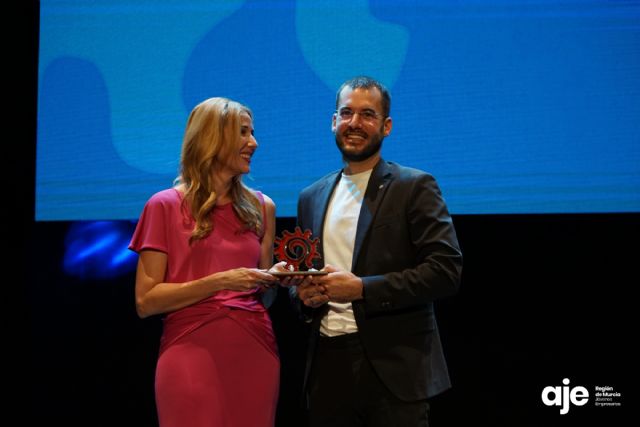 Alejandro Martí ganador del XXVI premio jóvenes empresarios héroes - 1, Foto 1