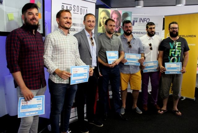 El Info otorga el premio Emprendedor del Mes a dos proyectos de realidad aumentada y virtual y a un taller artesanal de gafas de madera - 1, Foto 1