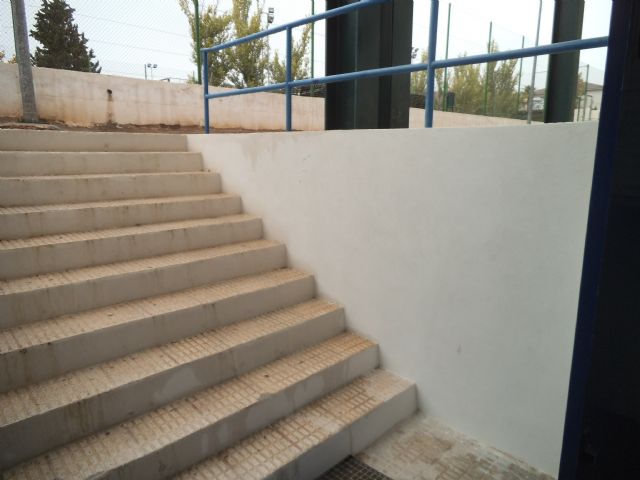 Los vestuarios del Polideportivo La Hoya serán repintados - 1, Foto 1