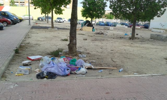 Izquierda Unida-Verdes Alcantarilla denuncia el estado de suciedad y abandono en el que se encuentra el municipio - 1, Foto 1