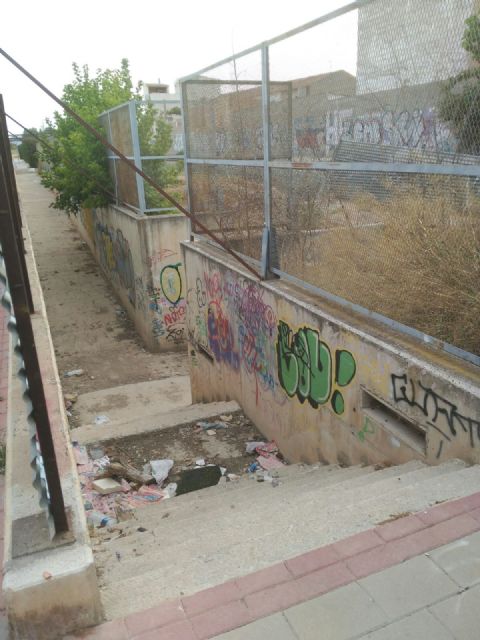 Izquierda Unida-Verdes Alcantarilla denuncia el estado de suciedad y abandono en el que se encuentra el municipio - 4, Foto 4