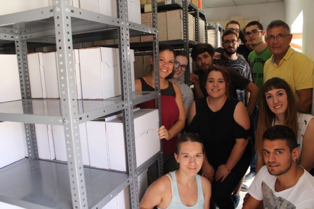 Alumnos de la Universidad de Murcia catalogan el fondo documental de Bullas - 2, Foto 2