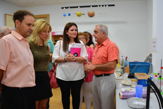La alcaldesa de Campos del Río inaugura la exposición ‘Una escuela para mejorar el medio ambiente’ - 2, Foto 2