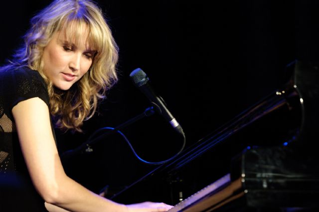 La brillante cantante y pianista australiana Sara McKenzie y el contundente blues británico de Nine Below Zero en Jazz San Javier - 1, Foto 1