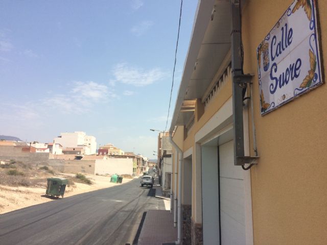 Finalizan las obras de renovación de las redes de abastecimiento y saneamiento en la calle Sucre, en el barrio de la Era Alta