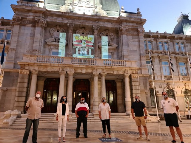 El escudo del FC Cartagena se proyecta en la fachada principal del Palacio Consistorial - 1, Foto 1