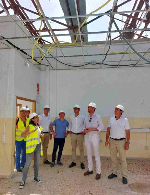 El IES Ginés Pérez Chirinos iniciará el curso con las cubiertas renovadas y una instalación de plazas solares para el autoconsumo eléctrico - 1, Foto 1
