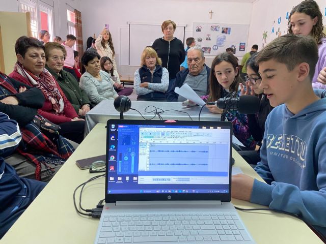 Más de 650 docentes participan en 56 proyectos de innovación educativa en centros de la Región - 2, Foto 2