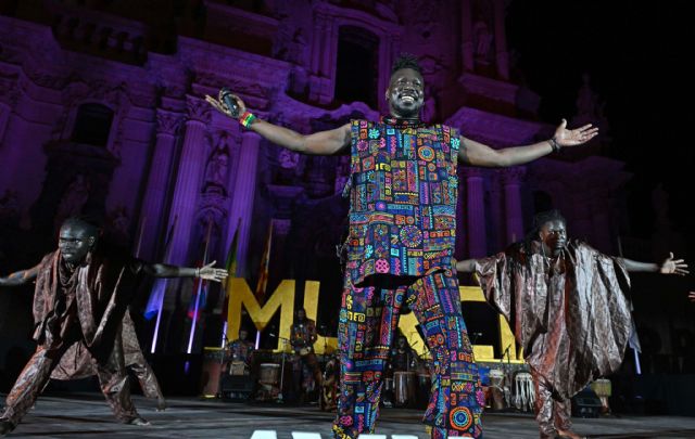 El Festival Internacional de Folklore del Mediterráneo cierra su 57° edición con la participación de 400 artistas, danzas de todo el mundo y un cierre pirotécnico frente a la Catedral - 1, Foto 1