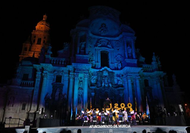 El Festival Internacional de Folklore del Mediterráneo cierra su 57° edición con la participación de 400 artistas, danzas de todo el mundo y un cierre pirotécnico frente a la Catedral - 3, Foto 3