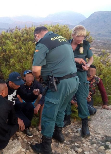 La Guardia Civil detecta e intercepta a 30 inmigrantes que llegaron a la costa murciana en tres pateras - 1, Foto 1
