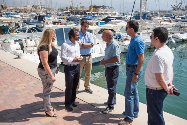 La Consejería de Fomento iniciará este año las obras de reparación del muelle pesquero de Mazarrón, Foto 1