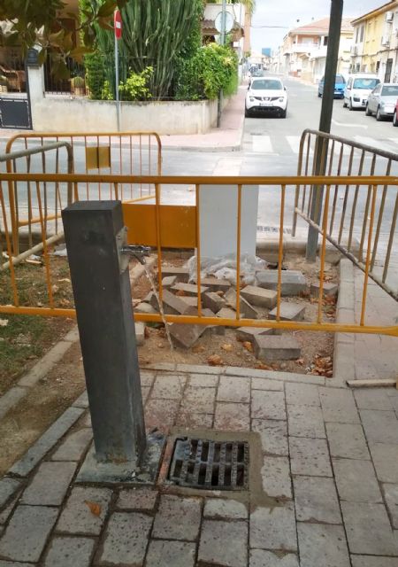 El Ayuntamiento repara en el parque de la Constitución una fuente pública que llevaba dos años sin funcionar - 2, Foto 2