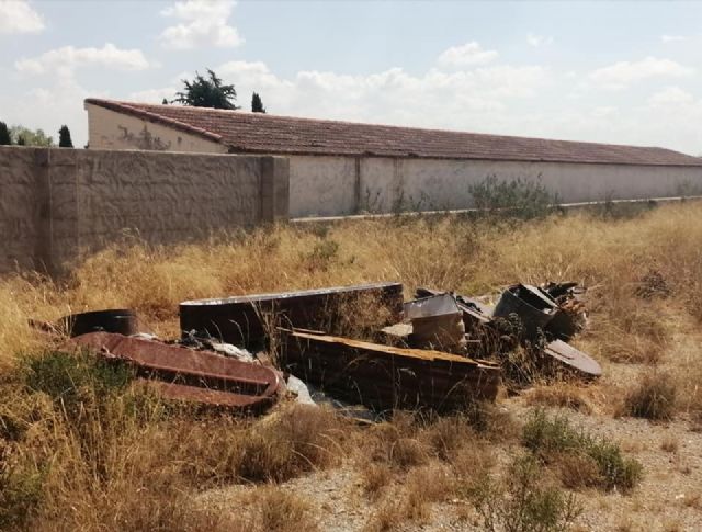 El abandono y el terror se apoderan del Cementerio Municipal de Las Torres de Cotillas - 2, Foto 2