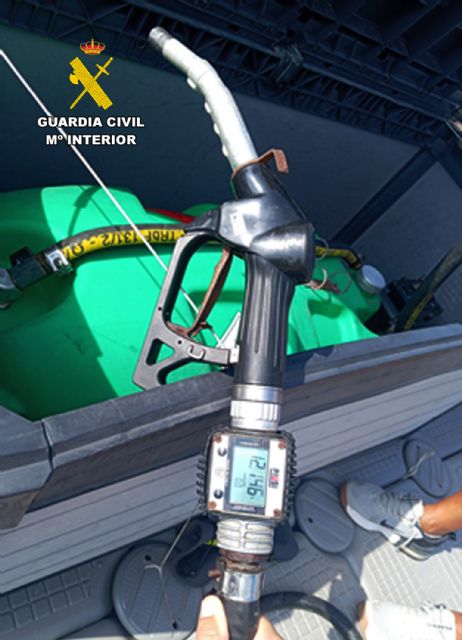 La Guardia Civil se incauta de m�s de mil litros de gasolina almacenados irregularmente por una empresa dedicada al alquiler de embarcaciones y motos acu�ticas, Foto 5