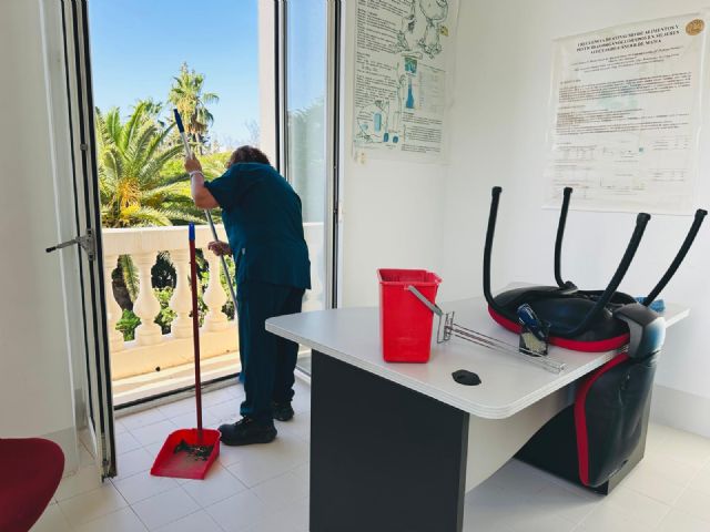 Limusa pone a punto colegios y dependencias municipales para el inicio del curso con un dispositivo de limpieza integral en interiores que supera las 13.500 horas - 5, Foto 5