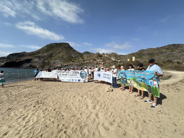 MC respalda la movilización para exigir el fin de los vertidos en Cala Reona - 2, Foto 2