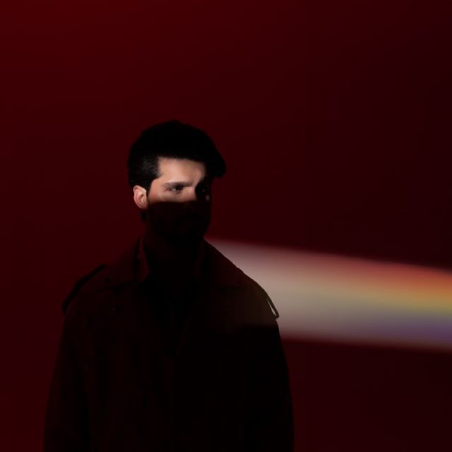 Maik transforma su historia personal en un refugio pop con el lanzamiento de su proyecto conceptual «Soy el hijo gay» - 4, Foto 4