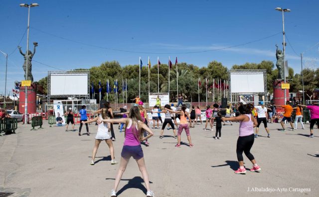 Una jornada de Zumba solidaria llevó al campamento el deporte y el ocio para las personas con discapacidad - 1, Foto 1
