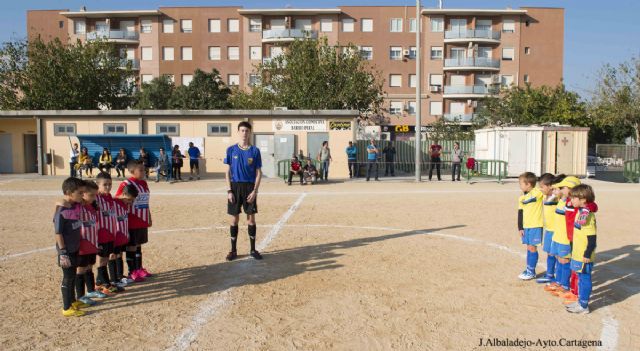 El Ayuntamiento saca a licitación los campos de césped artificial de la barriada Virgen de la Caridad y José María de Lapuerta - 1, Foto 1