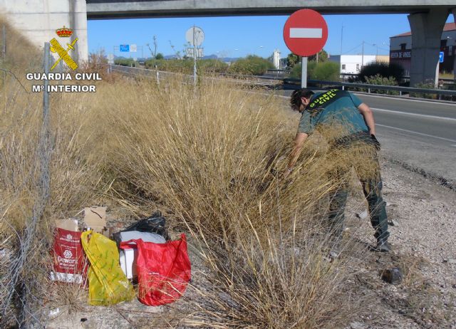 La Guardia Civil desmantela un grupo juvenil relacionado con una decena de robos en viviendas y comercios - 2, Foto 2