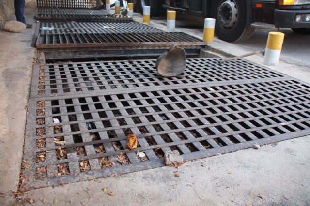 El Ayuntamiento limpia diversas zonas inundables ante la gota fra, Foto 2