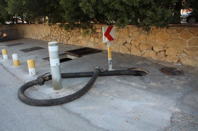 El Ayuntamiento limpia diversas zonas inundables ante la gota fra, Foto 5