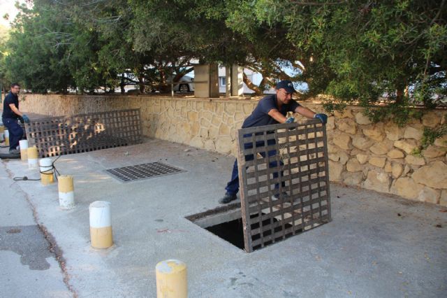 El Ayuntamiento limpia diversas zonas inundables ante la gota fra, Foto 6