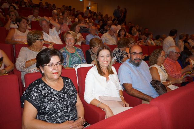 La Asociación Española Contra el Cáncer de Águilas recibe la taquilla, de 2.700 euros, del concierto de piano solidario de la joven Olga Albasini - 1, Foto 1
