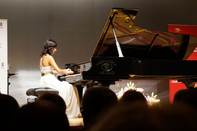 La Asociación Española Contra el Cáncer de Águilas recibe la taquilla, de 2.700 euros, del concierto de piano solidario de la joven Olga Albasini - 4, Foto 4