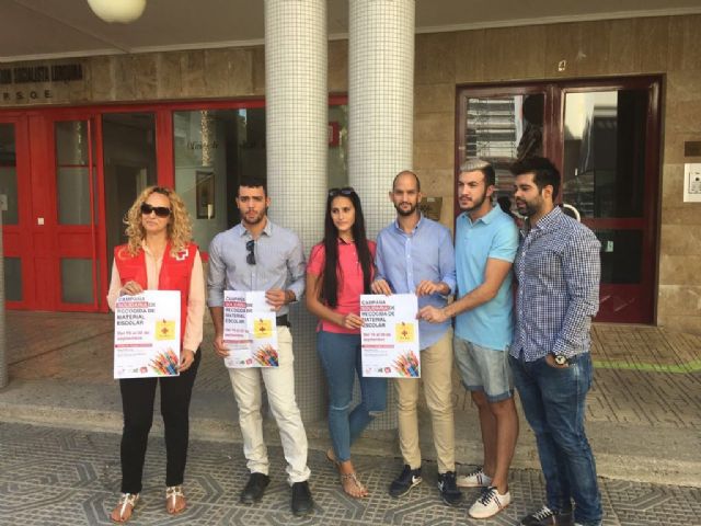 Jóvenes de Lorca se unen en una campaña solidaria de recogida de material a beneficio de Cruz Roja - 1, Foto 1