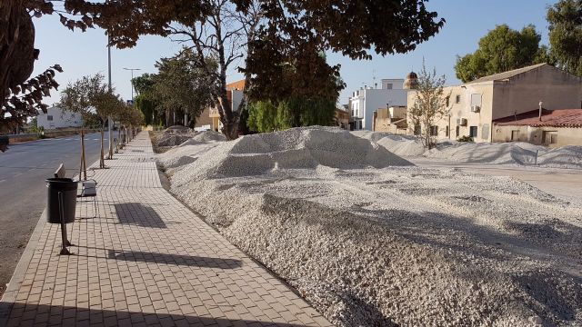 El PSOE pide la retirada de los acopios de áridos y materiales de obra de la Alameda Virgen de las Huertas por las continuas molestias que causan a los vecinos - 1, Foto 1