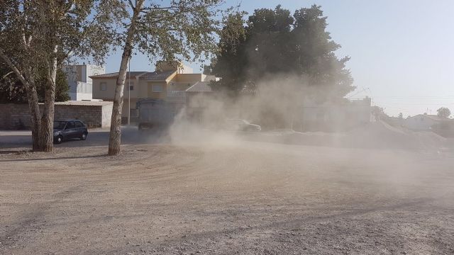 El PSOE pide la retirada de los acopios de áridos y materiales de obra de la Alameda Virgen de las Huertas por las continuas molestias que causan a los vecinos - 2, Foto 2