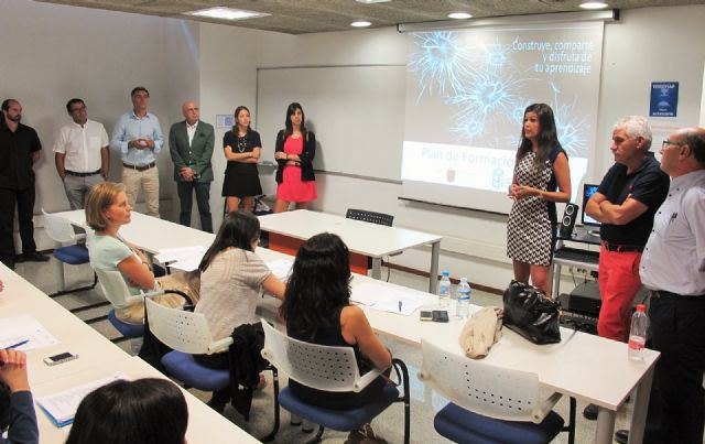 Profesionales de ocho ayuntamientos y de la Comunidad participan en un curso pionero sobre atención a personas refugiadas - 1, Foto 1