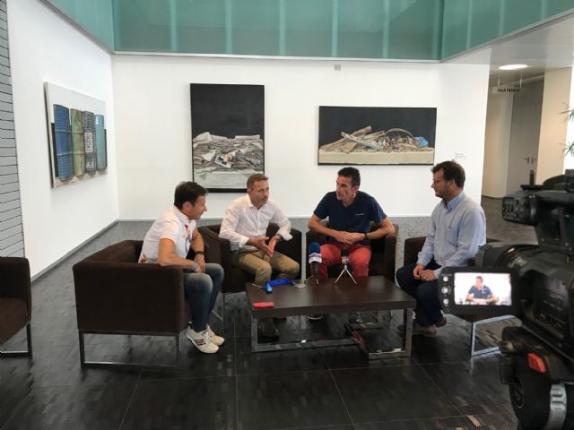 El Alcalde de Torre Pacheco recibe al atleta subcampeón del mundo en 400 metros vallas, Donato Martínez - 1, Foto 1