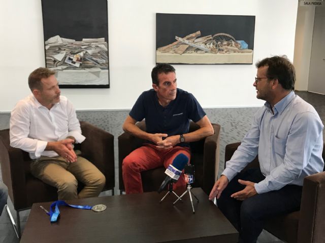 El Alcalde de Torre Pacheco recibe al atleta subcampeón del mundo en 400 metros vallas, Donato Martínez - 2, Foto 2