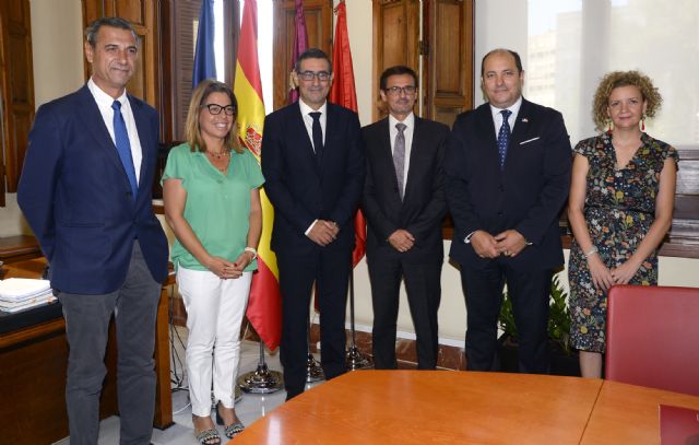 Convenio entre la UMU y el Liceo Francés para que sus alumnos visiten la Universidad antes de elegir qué bachillerato estudiarán - 2, Foto 2