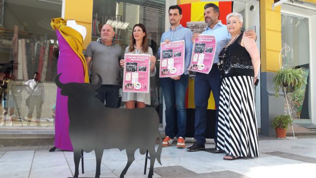 Ayuntamiento, Unión de Comerciantes y Club Taurino ponen en marcha el I Concurso de Escaparates Coso de Sutullena para embellecer las zonas comerciales durante la Feria - 2, Foto 2