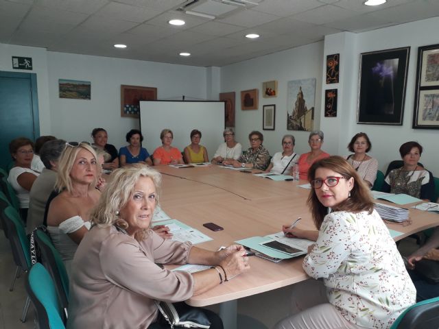 La Concejala de Igualdad del Ayuntamiento de Molina de Segura se reúne con las responsables de 26 asociaciones de mujeres del municipio - 1, Foto 1