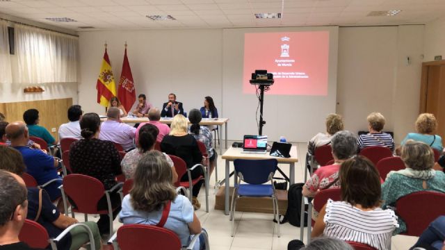 Desarrollo Urbano expone a los vecinos de San Antón las actuaciones del barrio para los próximos meses - 1, Foto 1