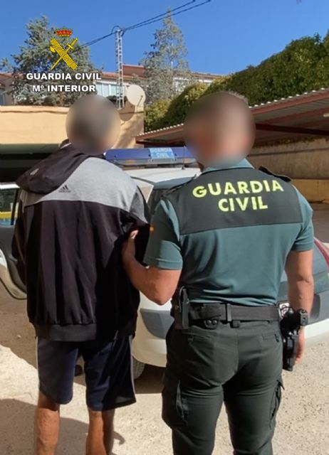 Un guardia civil fuera de servicio detiene a su vecino por violencia de género - 1, Foto 1