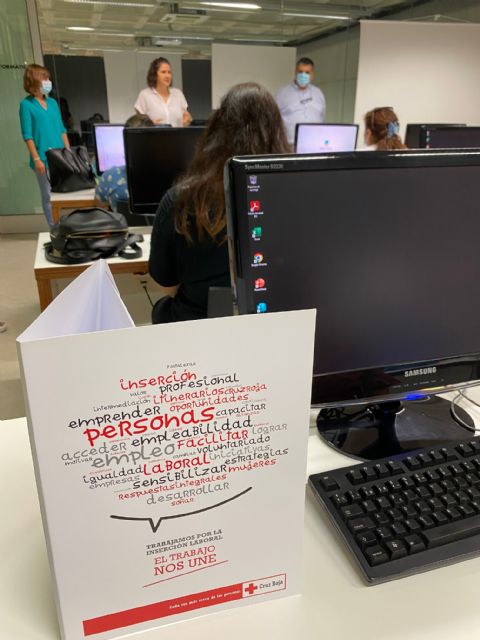 12 mujeres se forman en informática y competencias digitales básicas para el empleo - 2, Foto 2