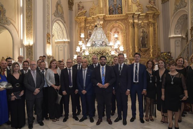 López Miras preside la procesión en honor a la Virgen de la Consolación de Molina de Segura junto a todos los vecinos - 1, Foto 1