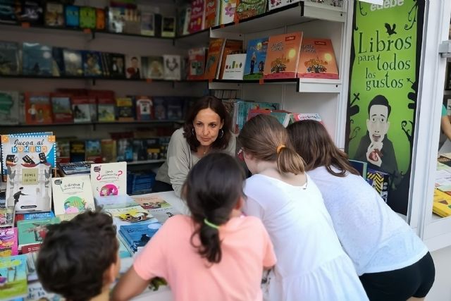 Julia San Miguel publica Trece velas en la recámara, una novela juvenil sobre los horrores de la guerra - 2, Foto 2