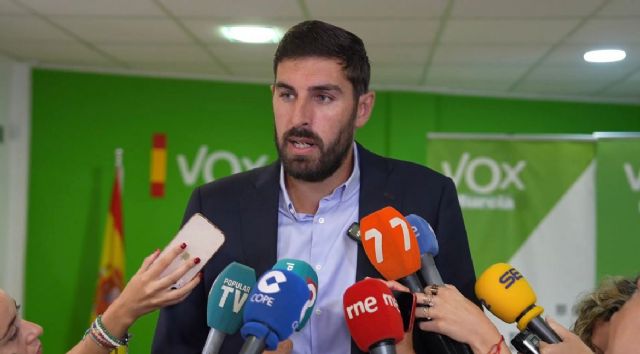 VOX llevará una moción a la Asamblea para consultar a los ciudadanos si quieren continuar financiando la inmigración ilegal en la Región de Murcia - 1, Foto 1