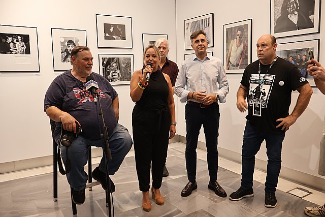 La Movida revive en el Museo con “Rostros y Ritmos” de Domingo J. Casas - 1, Foto 1