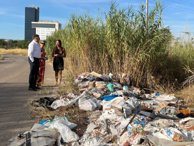 El PSOE reclama un punto público de recogida de escombros ante la proliferación de vertidos ilegales en las pedanías - 2, Foto 2