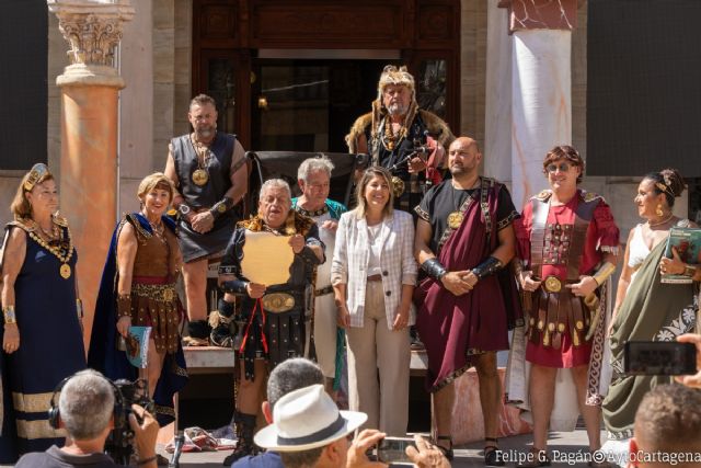Carthagineses y Romanos invaden las calles de Cartagena y se preparan para el pregón de esta noche - 1, Foto 1