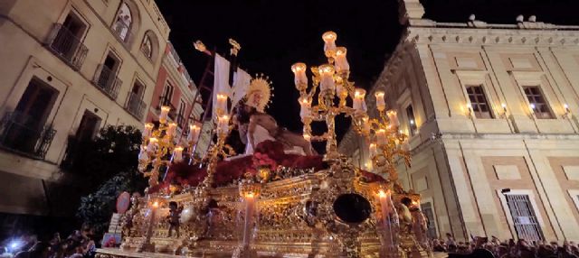 Una oración en imágenes: la Hermandad del Baratillo presenta “Piedad Coronada” - 1, Foto 1